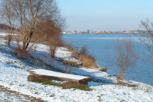 Winterseenlandschaft